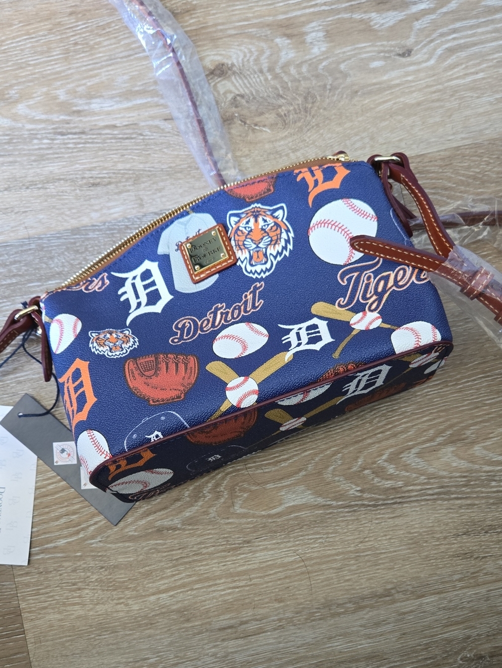 Dooney and Bourke Detroit Tigers Suki Crossbody Purse NWT